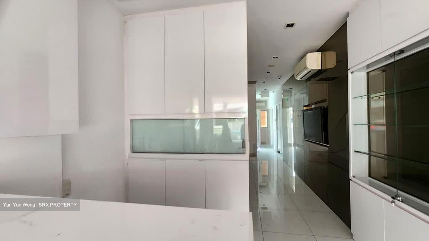 Ang Mo Kio Avenue 8 (D20), Shop House #601907611